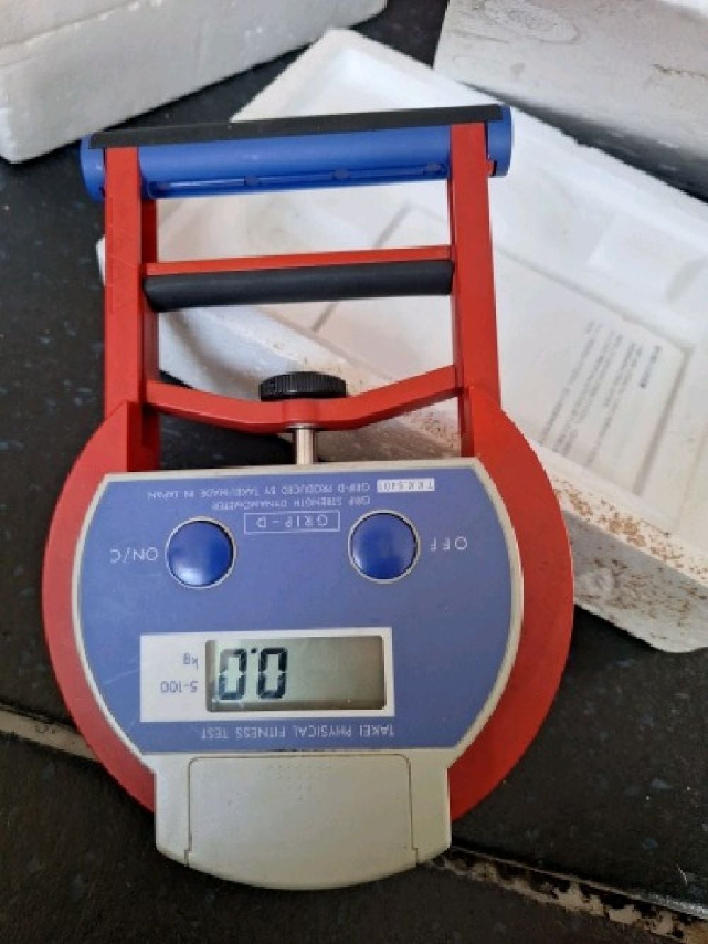 8.Grip strenght dynamometer